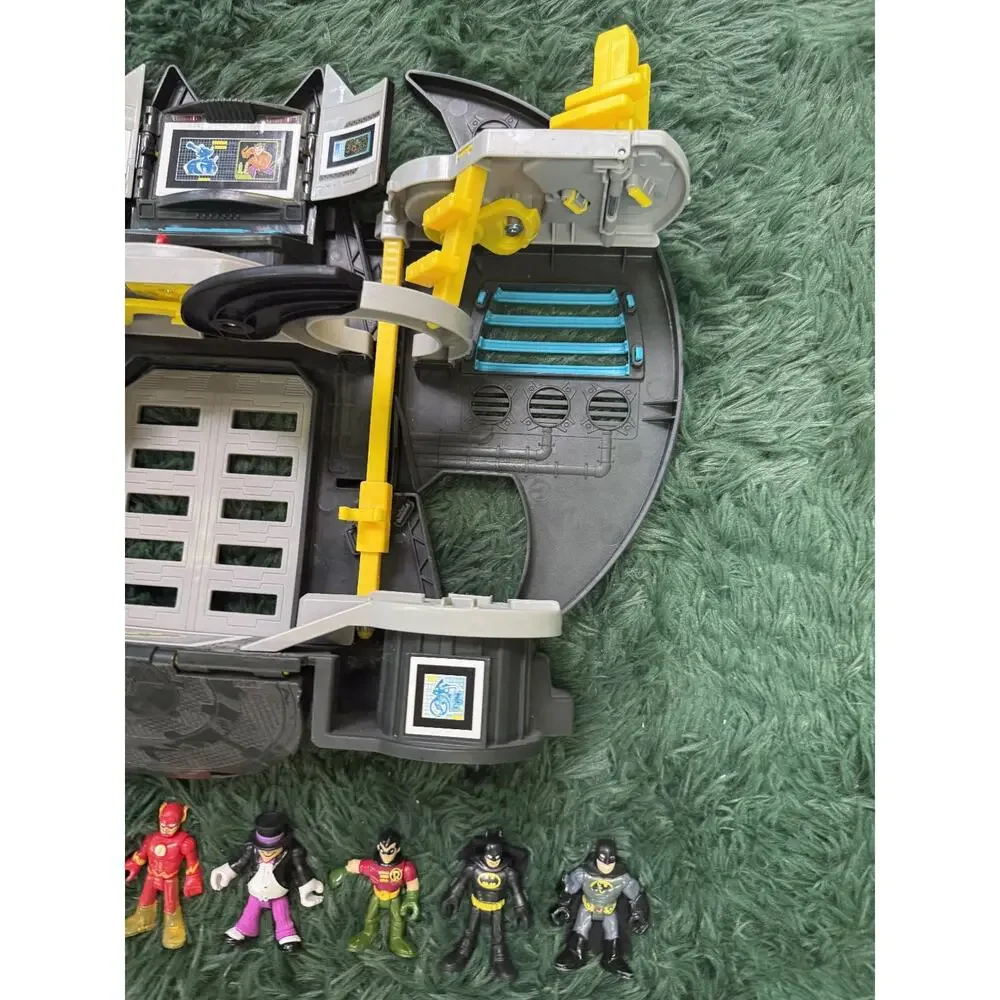 Fisher-Price Imaginext DC Super Friends Batcave Playset & 5 Figures, Penguin Jet